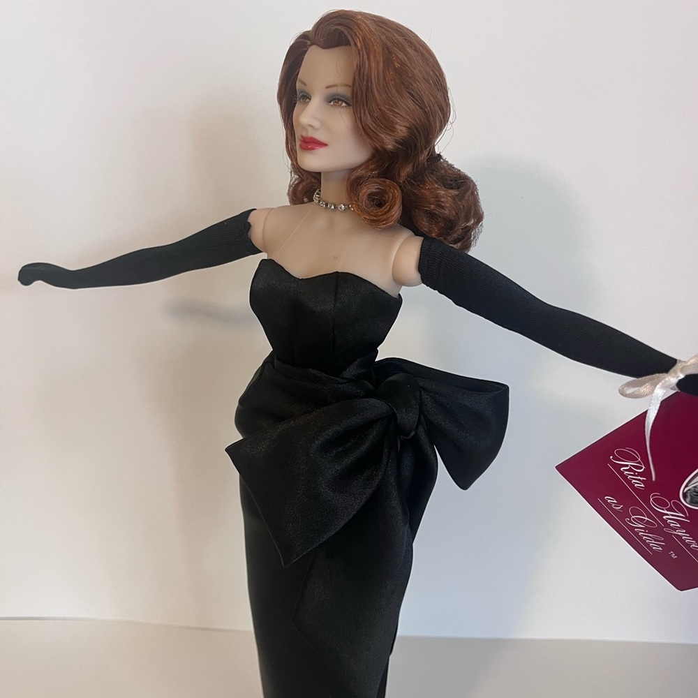 ❤️🖤RITA HAYWORTH as GILDA, 14.5” Vinyl Fashion Doll. FAO SCHWARTZ. EUC. ❤️🖤 - Picture 12 of 16